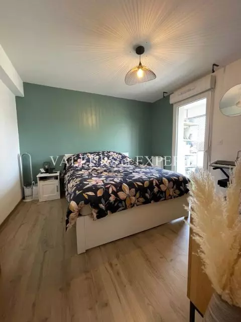 Chambre avec rangement