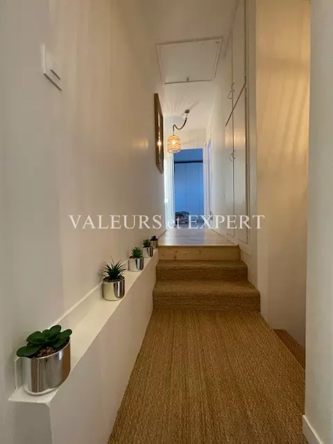 Hall avec accès aux différentes pièces
