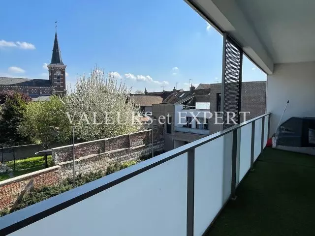 Balcon avec vue dégagée dans l'appartement à Templemars