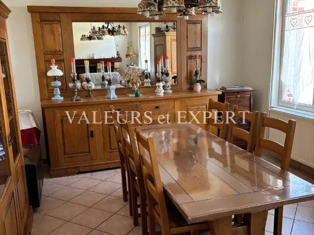 Salle à manger conviviale de la maison à Ostricourt