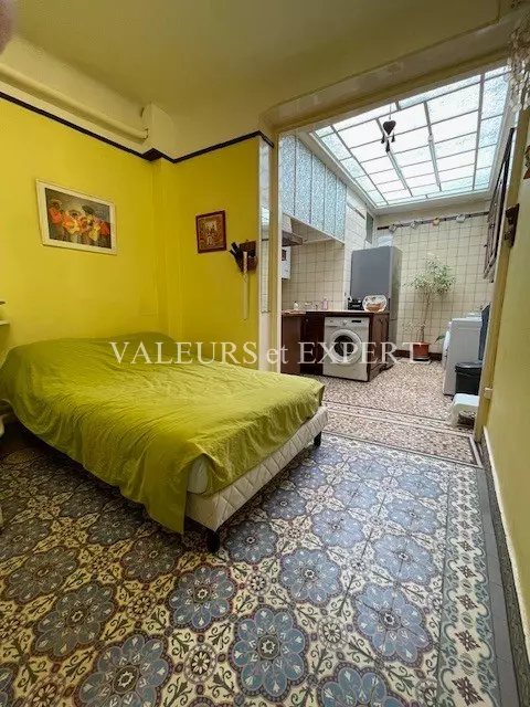 Chambre ouverte sur la cuisine de la maison à Lille Sebastopol proche théâtre Sebastopol