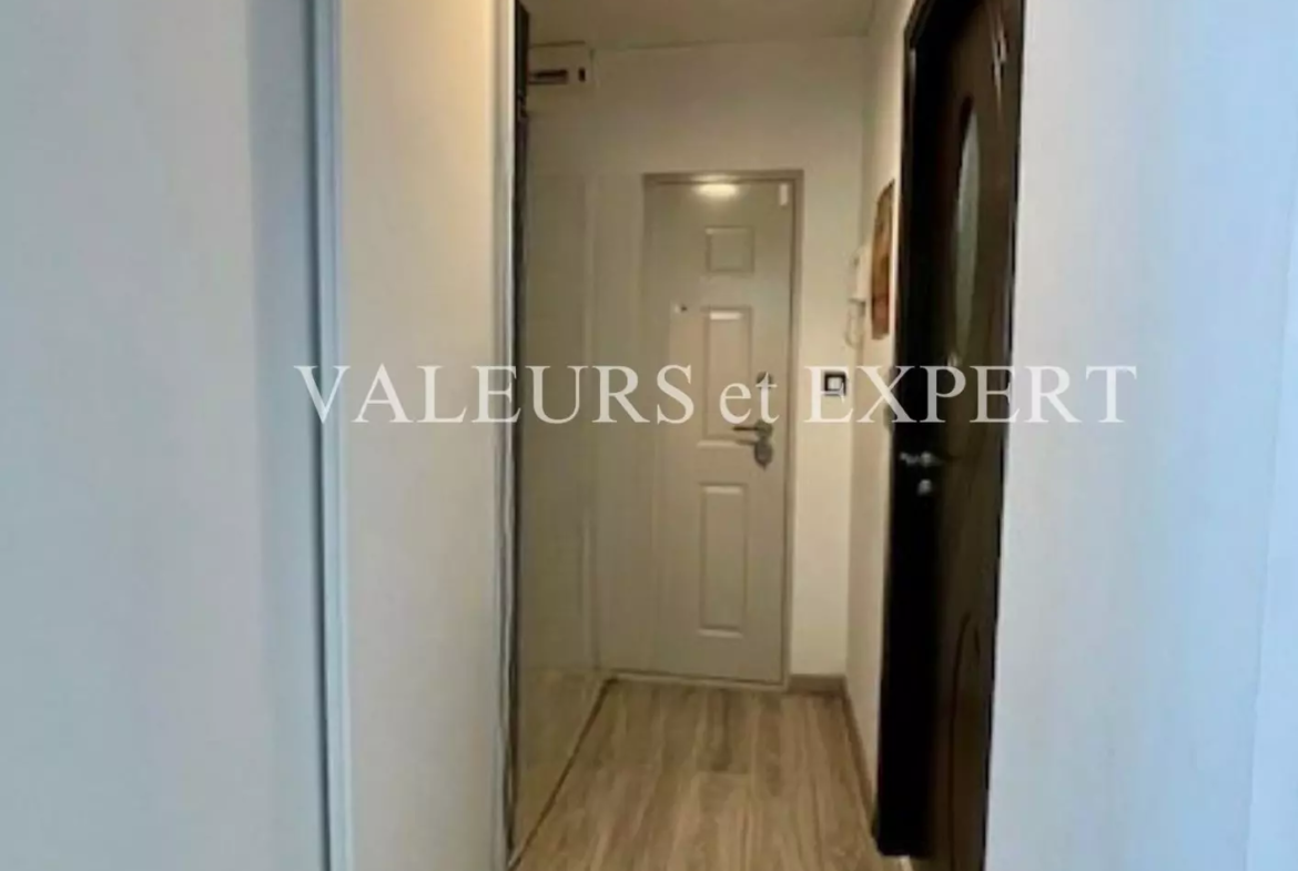 Hall d’entrée avec rangements intégrés