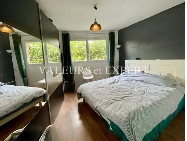 Chambre avec dressing intégré